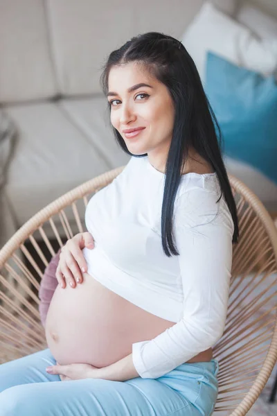 Junge Schwangere Frau Haus Nahaufnahme Porträt Einer Erwarteten Frau Schöne — Stockfoto