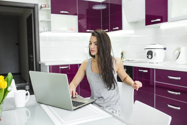 Young Attractive Woman Working Laptop Kitchen Female Typing Indoors Morning — 스톡 사진