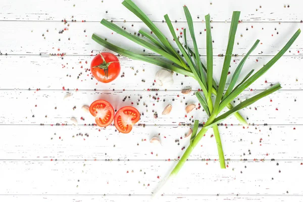 Pomodori Freschi Con Spezie Cibo Biologico Sano Sfondo Legno Aglio — Foto Stock