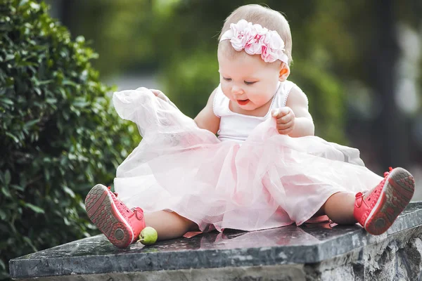 Little Baby Girl Fashionista Park Smiling Child Outdoors Baby Looking — Stock Photo, Image
