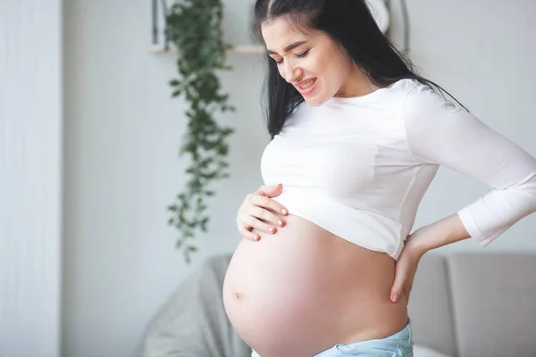 Zwangere Vrouw Met Een Rugpijn Verwacht Vrouw Die Lijdt Aan — Stockfoto