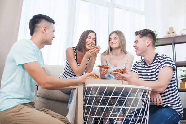 Young People Eating Pizza Group Friends Having Lunch Indoors Funny — Stock Photo, Image