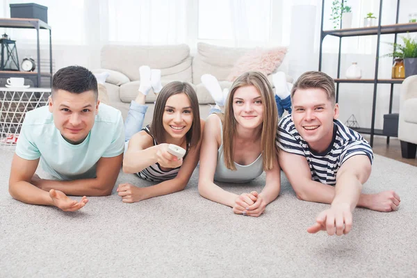 Group Young People Watching Emotional Friends Having Fun Watching Game — Stock Photo, Image