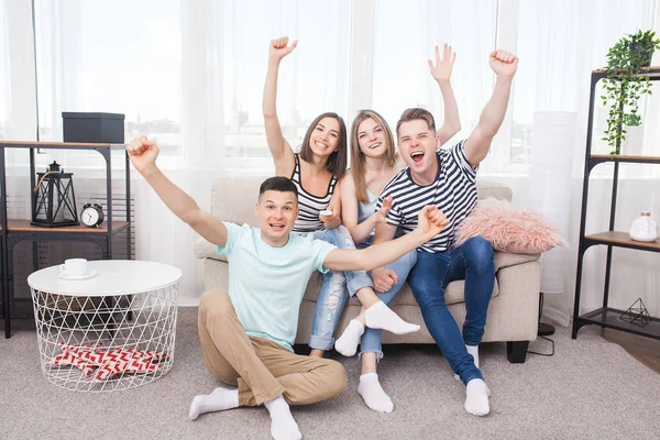 Group Young People Watching Emotional Friends Having Fun Watching Game — Stock Photo, Image