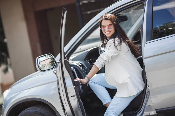 Молода Приваблива Леді Машині Ділова Жінка Автомобілі Автомобільне Водіння Жінки — стокове фото