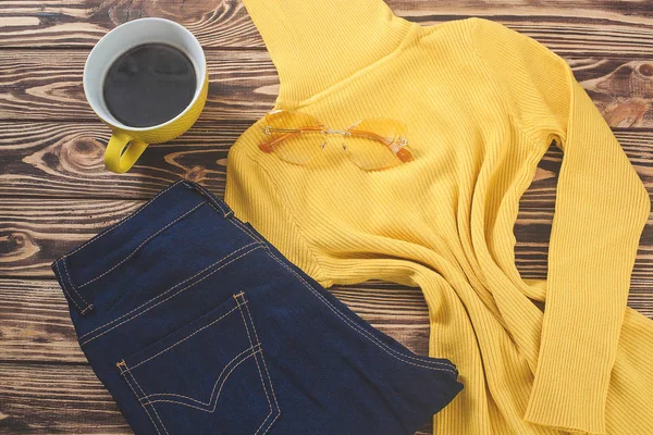 落下の背景 秋の服秋の女性のワードローブ 女性服トップビューショット — ストック写真