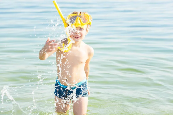 Schattig Klein Kind Het Strand Mooie Jongen Buurt Van Vater — Stockfoto