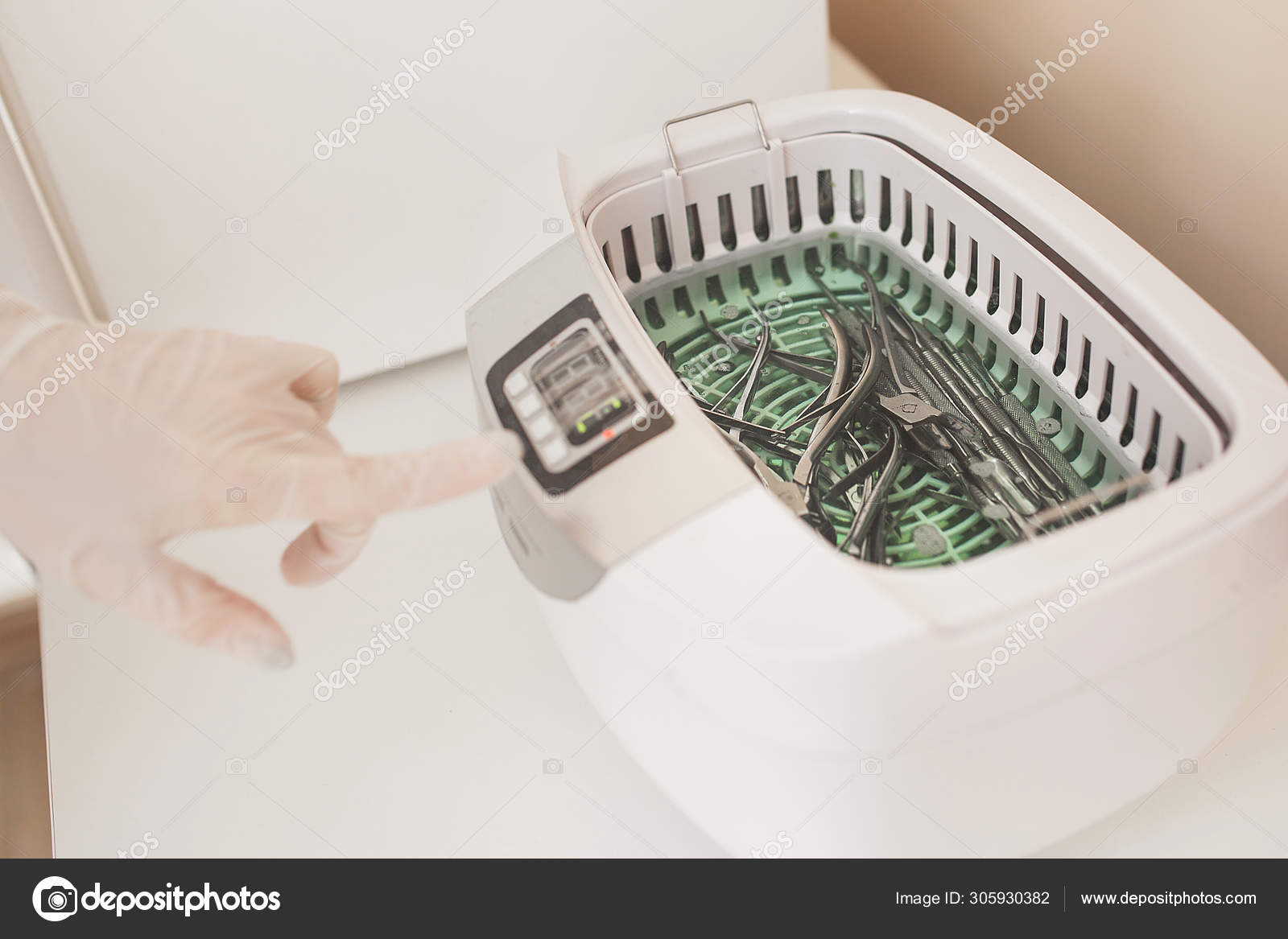 Manicurist Sterilize Her Tools Autoclave Oven Master Int Salon