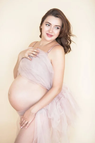 Belle Femme Enceinte Sur Fond Neutre Image Gros Plan Attendue — Photo