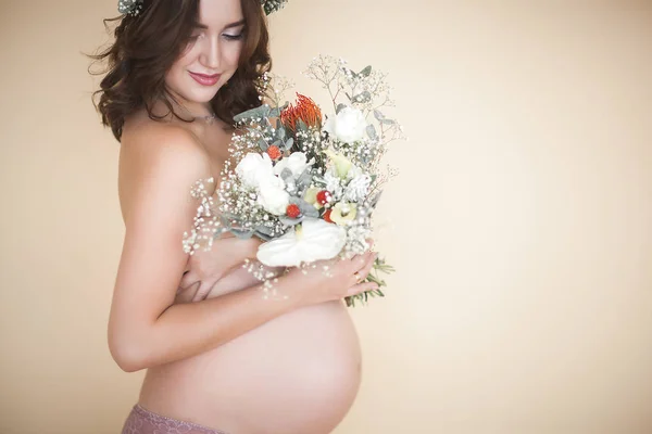 Vacker Gravid Kvinna Neutral Bakgrund Blivande Närbild Bild Framtida Mamma — Stockfoto