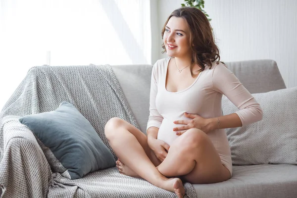 Uma Jovem Atraente Espera Que Bebé Nasça Mulher Grávida Bonita — Fotografia de Stock