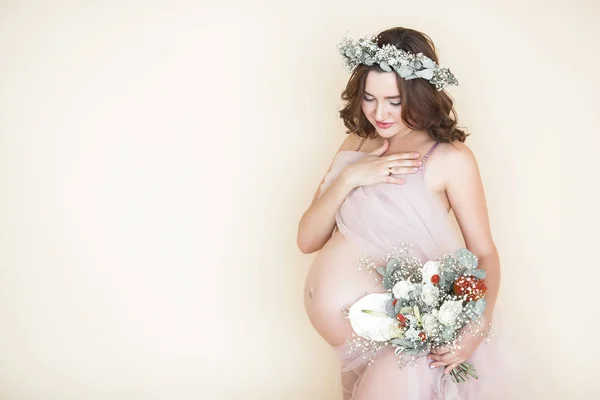 Hermosa Mujer Embarazada Fondo Neutral Imagen Primer Plano Esperada Futuro —  Fotos de Stock