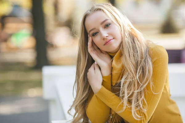 Attractive Young Blond Woman Close Portrait Female Outdoors Autumn Sunshine — Stock Photo, Image