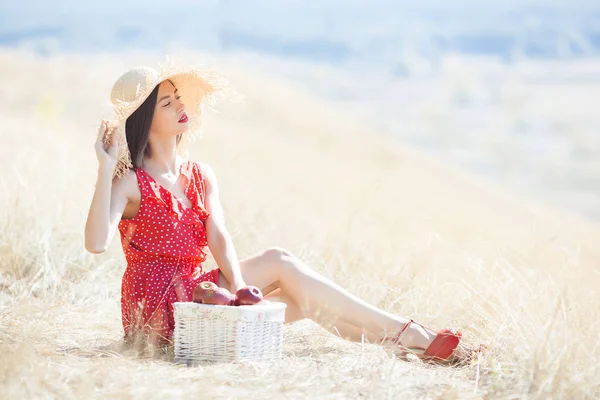 Young Beautiful Woman Portrait Outdoors Juicy Summer Autumn Background Female — Stock Photo, Image