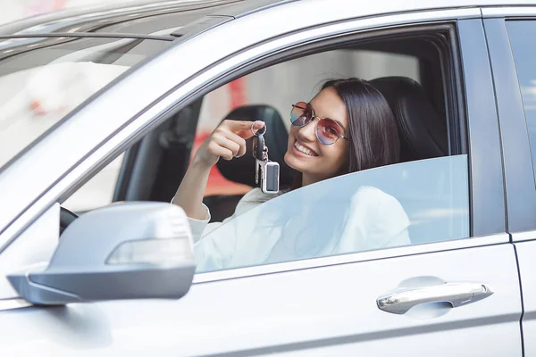 Woman Holding Keys Her New Car — Stock Photo, Image