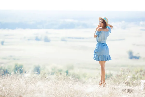 Attractive Young Woman Outdoors Summer Background Vacation Rest Concept — Stock Photo, Image