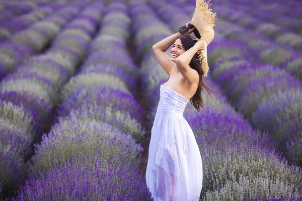 Mulher Bonita Campo Lavanda — Fotografia de Stock