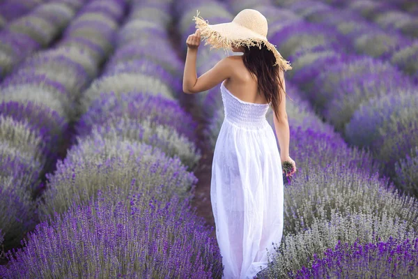 Mulher Bonita Campo Lavanda — Fotografia de Stock