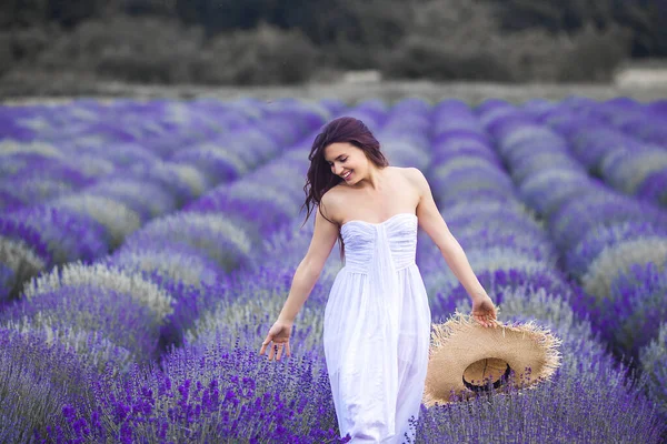 Junge Schöne Frau Lavendelfeld Dame Auf Sommerlichem Hintergrund — Stockfoto