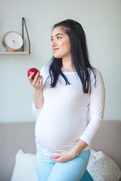 Zwangere Vrouw Met Appel Gezondheidsconcept Verwachtende Vrouw Die Vers Fruit — Stockfoto