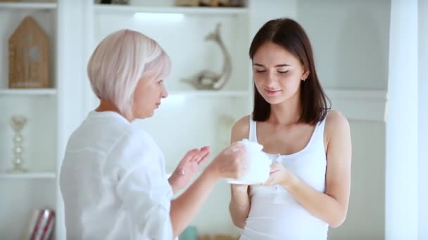 Mother Pouring Daughter Tea Home — Stock Video