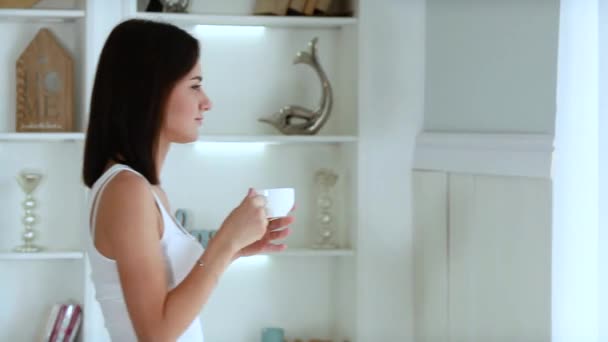 Jovem Mulher Atraente Com Xícara Chá — Vídeo de Stock