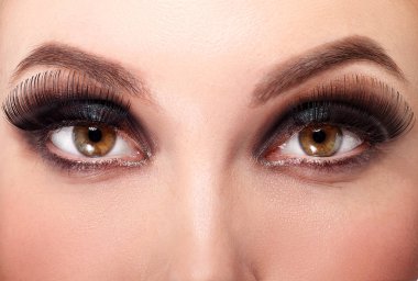 yukarı yapmak ile kadın göz yakın çekim