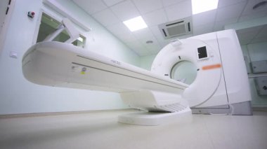 Modern hastane MRI tarayıcısı temiz odada