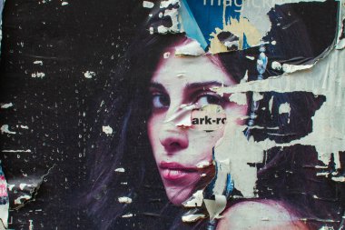 parça döküntüleri alıntılar duvar performans Prag