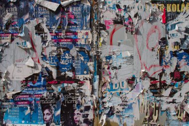 Billboard reklamlar Gazeteler zaman artıkları yırtık poster duvara, saçak'ın posterleri duvar 