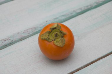 ahşap arka plan meyve taze hurma