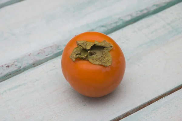 Verse Kaki Een Houten Achtergrond Vrucht — Stockfoto