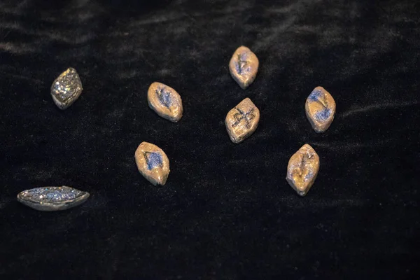 kartlar runes kehanet ipek kadın esoterica
