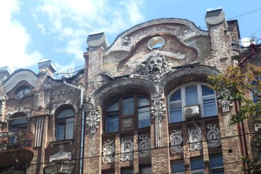 Eski mimari binalar geçmiş tarih hafızası Kiev Ukrayna başkenti sıva döşeme çatı onarım dekorasyon şehir görünümleri