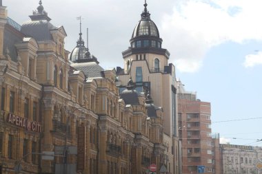Eski mimari binalar geçmiş tarih hafızası Kiev Ukrayna başkenti sıva döşeme çatı onarım dekorasyon şehir görünümleri