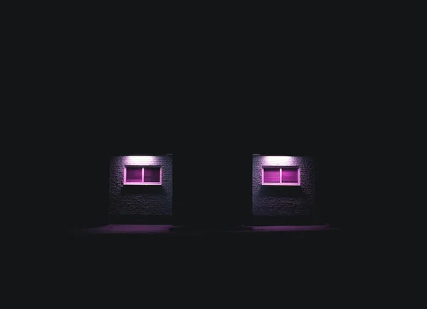 Nacht der neonfarbenen Industriegebäude — Stockfoto