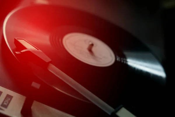 Masa vintage üzerinde eski gramofon