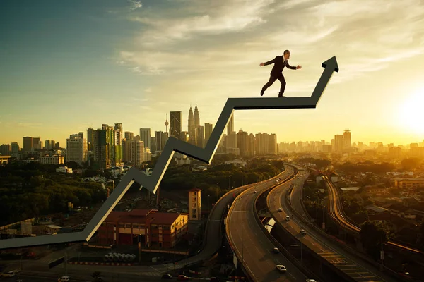 Empresário Gráficos Com Nascer Sol Cidade Horizonte Fundo Conceito Crescimento — Fotografia de Stock