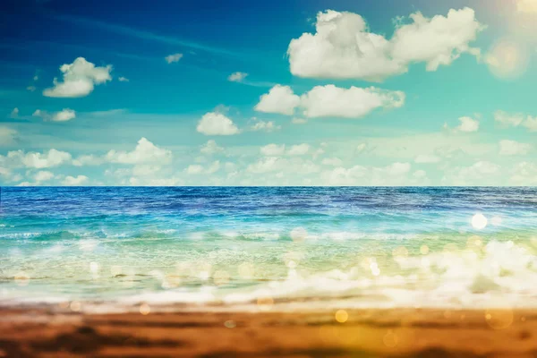Playa Tropical Mar Con Cielo Soleado Bokeh Efecto Suave —  Fotos de Stock