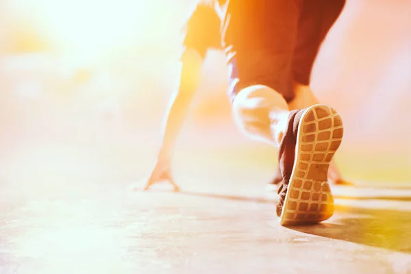 Athlete Running Start Pose Street Copy Space Selected Focus Shoe — Stock Photo, Image