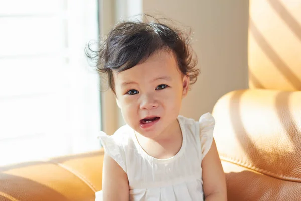 Retrato Bonito Lindo Cabelo Encaracolado Asiático Chinês Bebê Menina — Fotografia de Stock