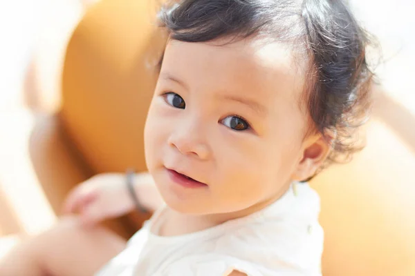 Retrato Bonito Lindo Cabelo Encaracolado Asiático Chinês Bebê Menina — Fotografia de Stock