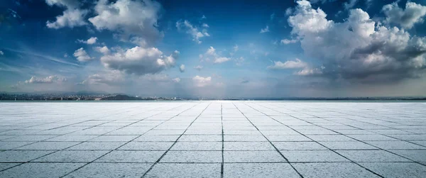 Панорама Велике Поле Зору Порожній Квадрат Мармурові Підлоги Драматичним Небо — стокове фото