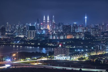 Panorama cityscape görünümü ortasında Kuala Lumpur şehir merkezi, Malezya . 