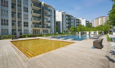 Açık hava tesisleri, yeni düşük enerjili evlerin dış cephe ile modern konut