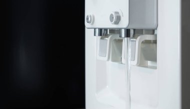 Çeşme dökülen su