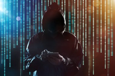 Tanınmayan hacker cep telefonu portre, cep telefonu güvenlik ve teknoloji suç kavramı ile 