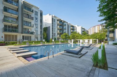 Açık hava tesisleri, yeni düşük enerjili evlerin dış cephe ile modern konut