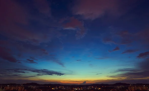 Wunderschönes Panorama Natürlicher Sonnenuntergang Sonnenaufgang Über Silhouetten Stadtsilhouette — Stockfoto