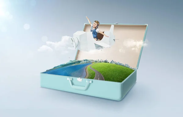 Little Asian Girl Enjoy Fantasy Cardboard Plane Fly Floating Open — Stock Photo, Image